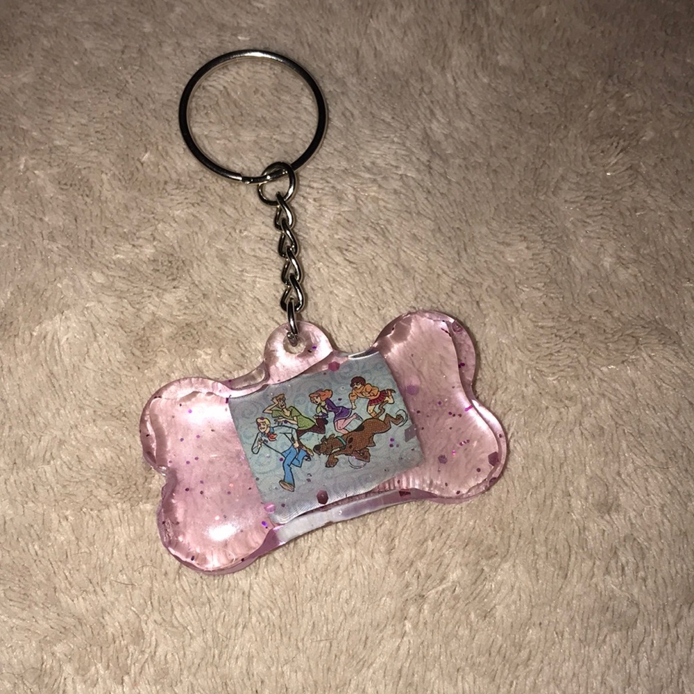 Custom epoxy bone 🦴 Scooby-Doo and the whole gang keychain by Me